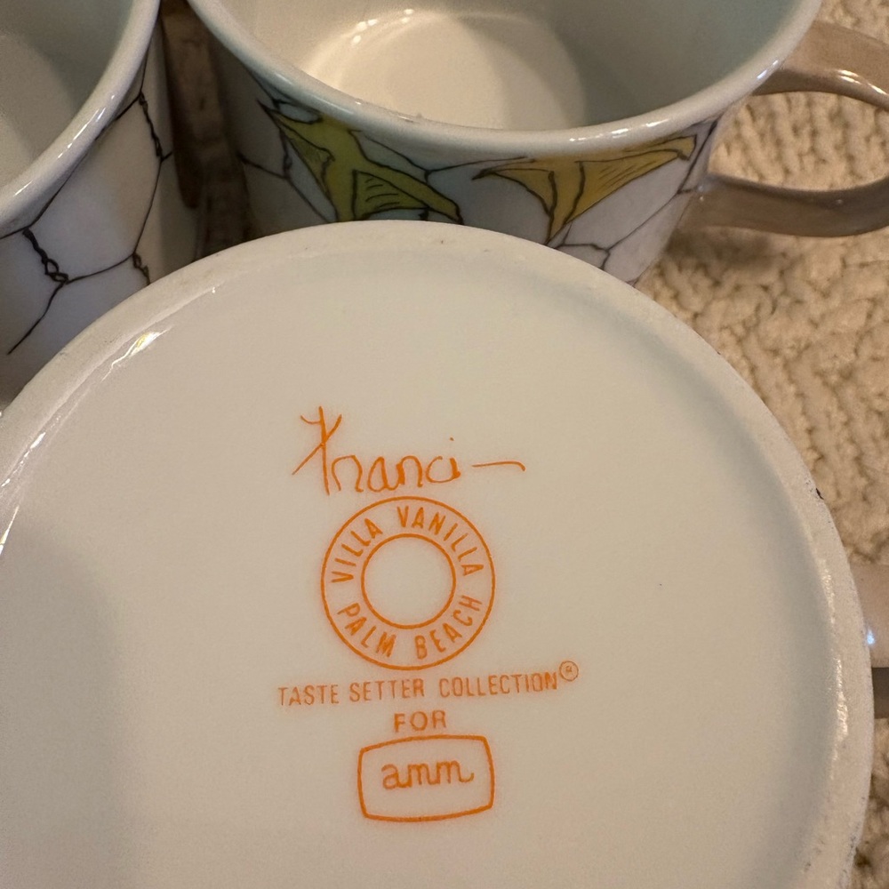 Set of 4 Ceramic Mugs with chicken lover Design - Picture 3 of 7